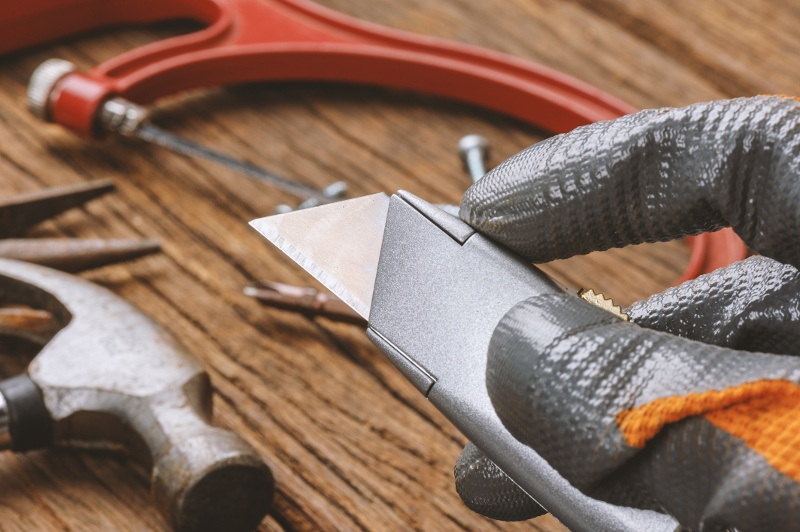 Doğru Yardımcı Yardımcı Knife.jpg'yi seçin